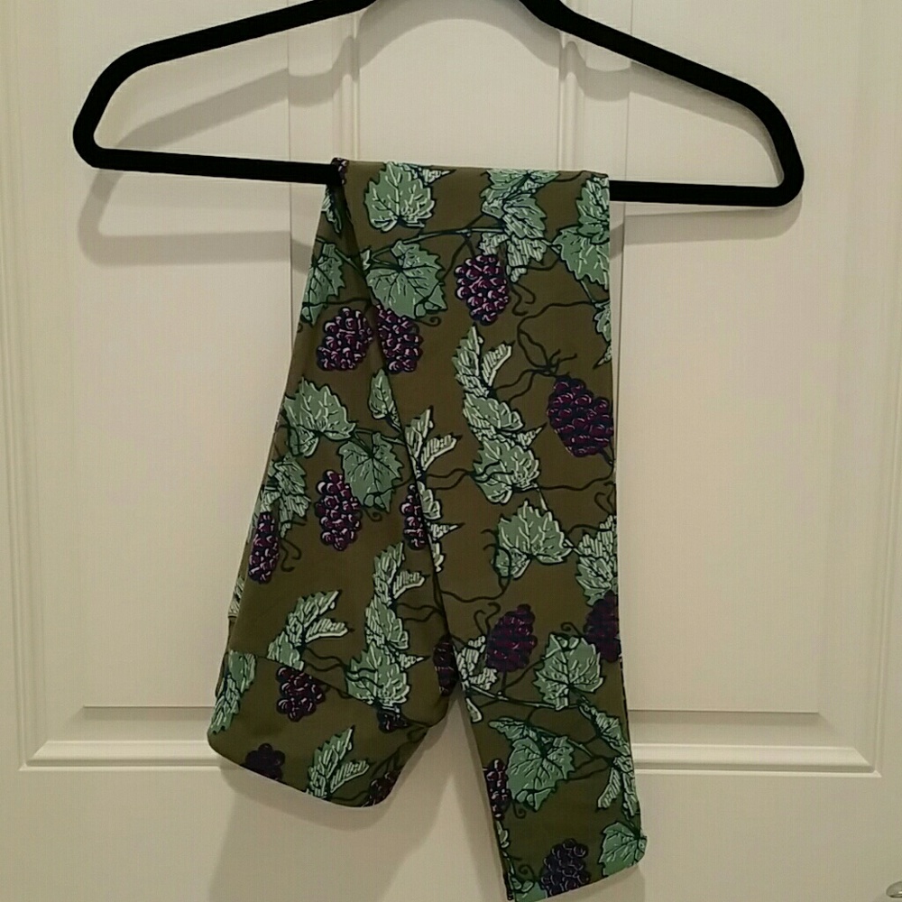 LuLaRoe OS Unicorn Leggings Grapes and Vines BNWOT